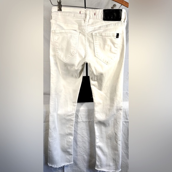 !iT. Cropped Ankle Jeans - Picture 4 of 4